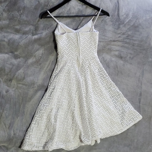 Small White Empire Waist Midi Dress - Picture 4 of 10